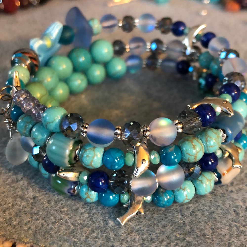 Handcrafted Dolphin gemstone bracelet - Picture 3 of 7